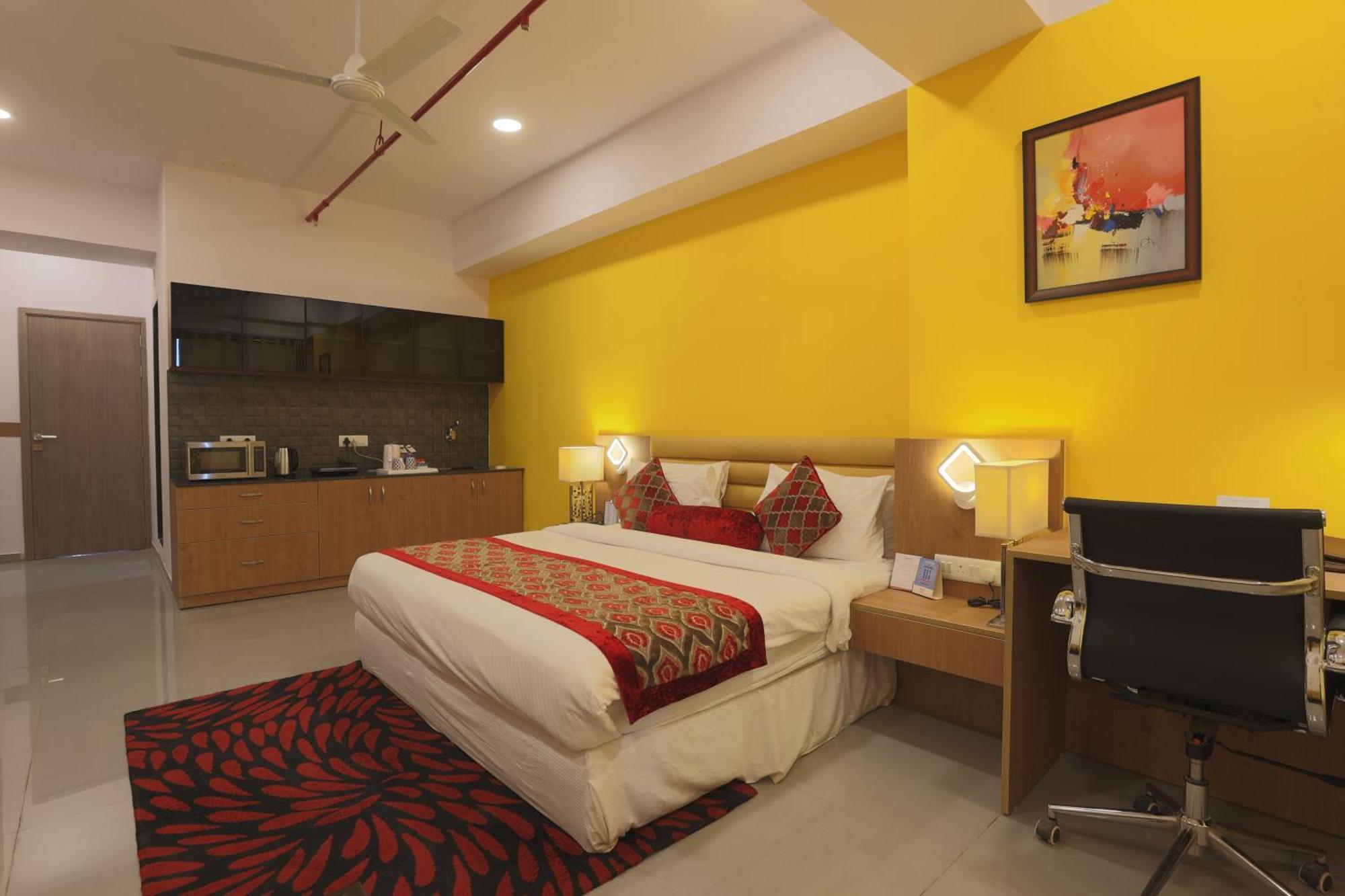Hotel Downtown Gandhinagar Exterior photo