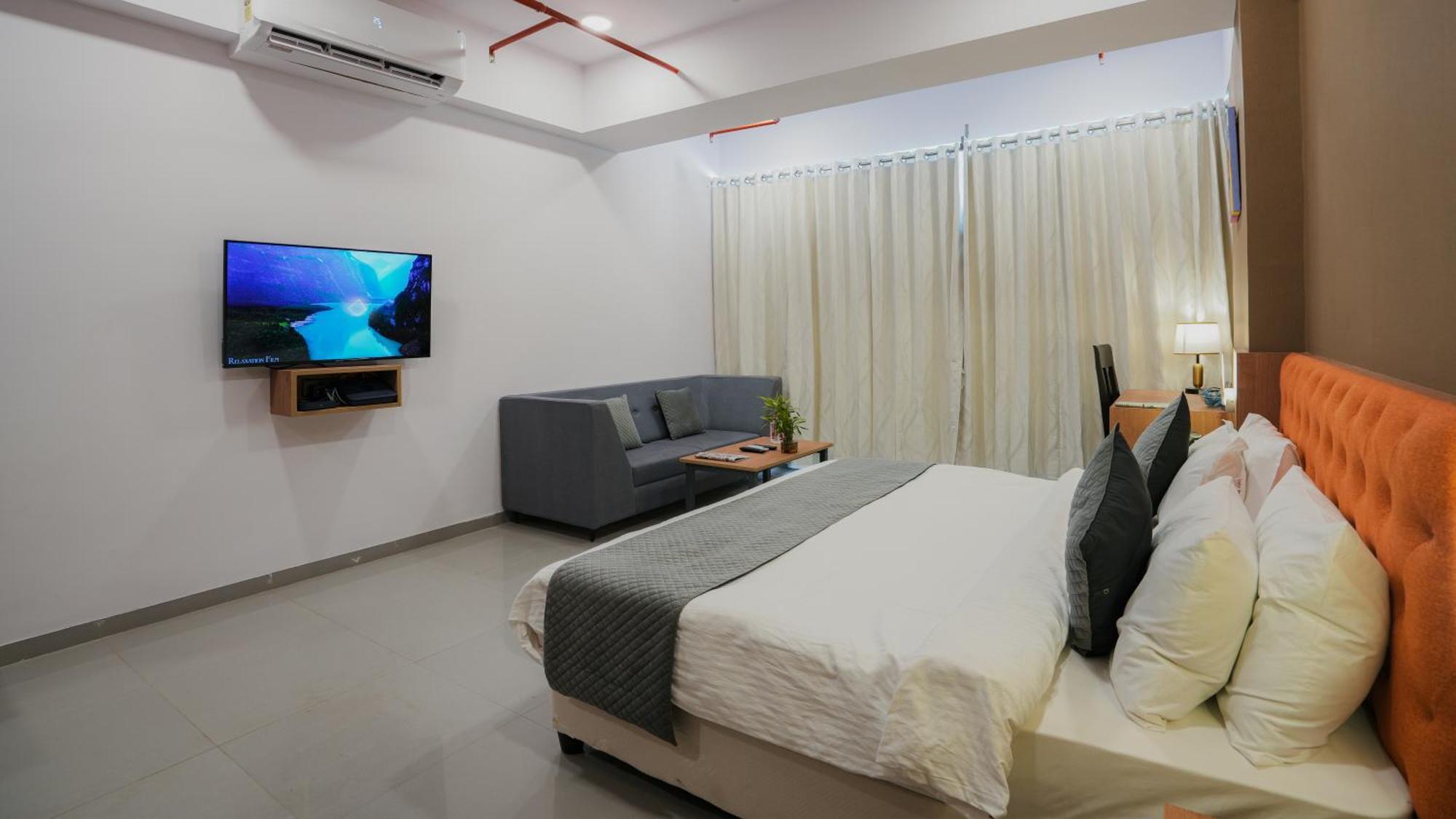 Hotel Downtown Gandhinagar Exterior photo